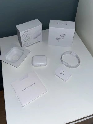 Apple AirPods Pro 2 (usb-c)  - Riktigt bra pris! , först till kvarn, säljes pågrund av att jag köpt nya!☺️