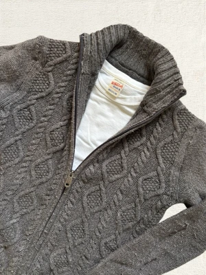*Unik* Esprit Cardigan - En sjukt trevlig stickad kofta av märket Esprit! Lite nopprig, annars inga anmärkningar! Storlek S, hör av dig vid frågor! 