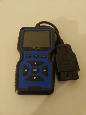 OBDII V519 bilscanner - 2025 V519 Professionell OBD2-skanner -USB-driven bildiagnostik med realtidsdataströmning, fullständig OBD II-testning (I/M-utrustning, BOD2/EOBD), rensning av motorlampor, läs-/raderar kod för de flesta fordonen, bilhållare Läs kod, Raderar kod, I/M-utrustning, Fordonsinformation, Detektor i, läge 6, Test av syresensor, Detektor i läge 8, Felkodsfråga, Uppspelningsfunktion, 35901, fel kodsbibliotek, 2,8-tums färgskärm Avläsning av batterispänning 