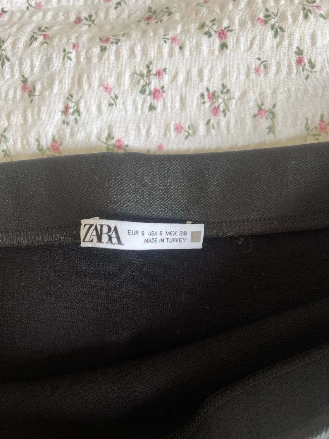 Svart minikjol från Zara - 1