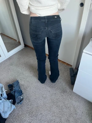 Ltb jeans - Jättefina bootcut ltb jeans💞min kompis på bilden är 168 men passar jättebra på mig som är 172