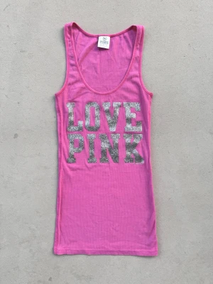rare 2000s victoria’s secret pink y2k topp - sällsynt vs pink linne med glitter snatched passform funkar även för xxs 🦋💗superfint skick