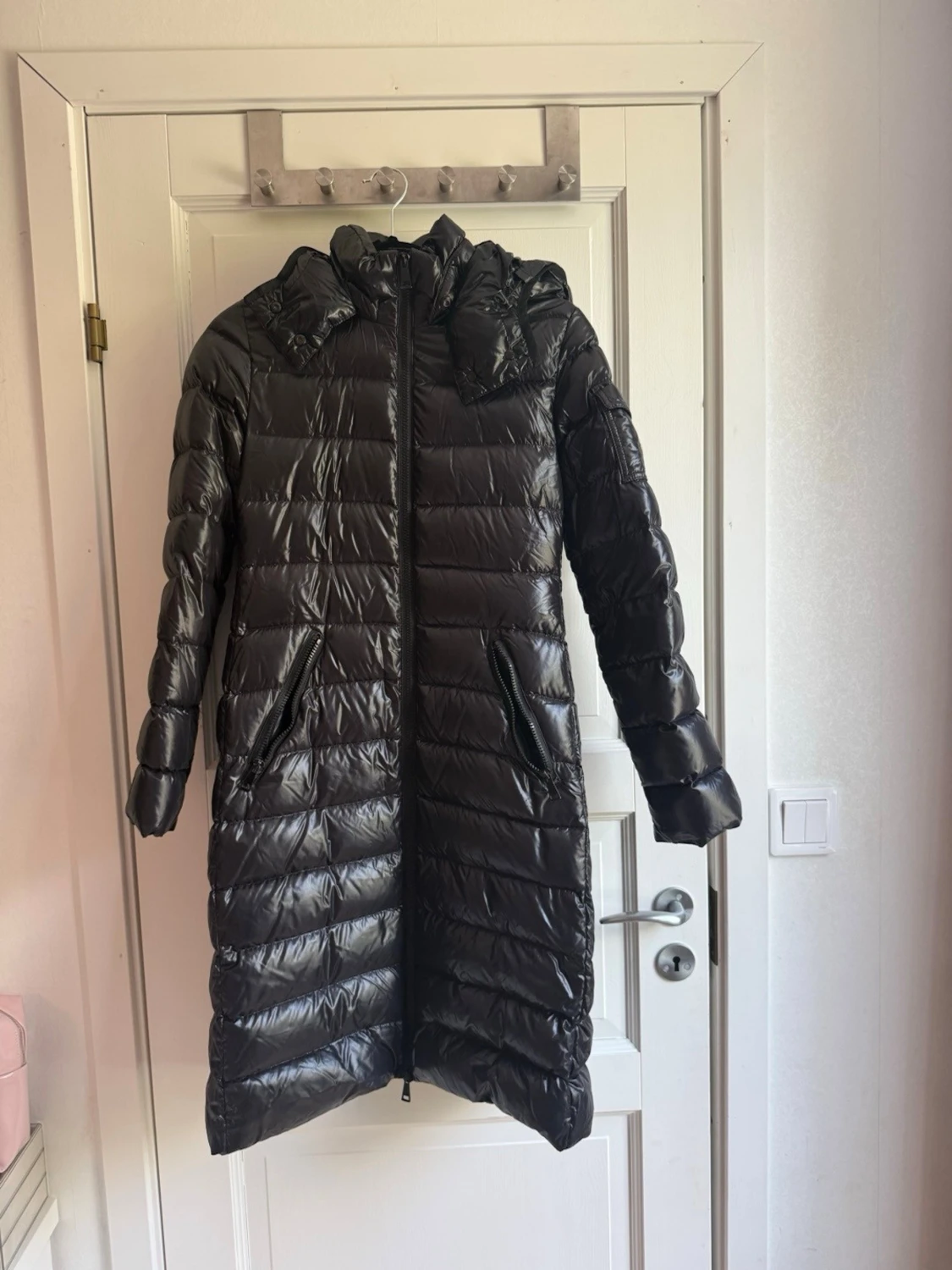Svart lång dunjacka från Moncler - 5