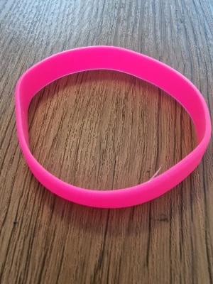 Armband silikon - Silikonarmband. Stretchiga armband för män och kvinnor. Silikon. 20,2 cm. Bredd 1,2 cm. 