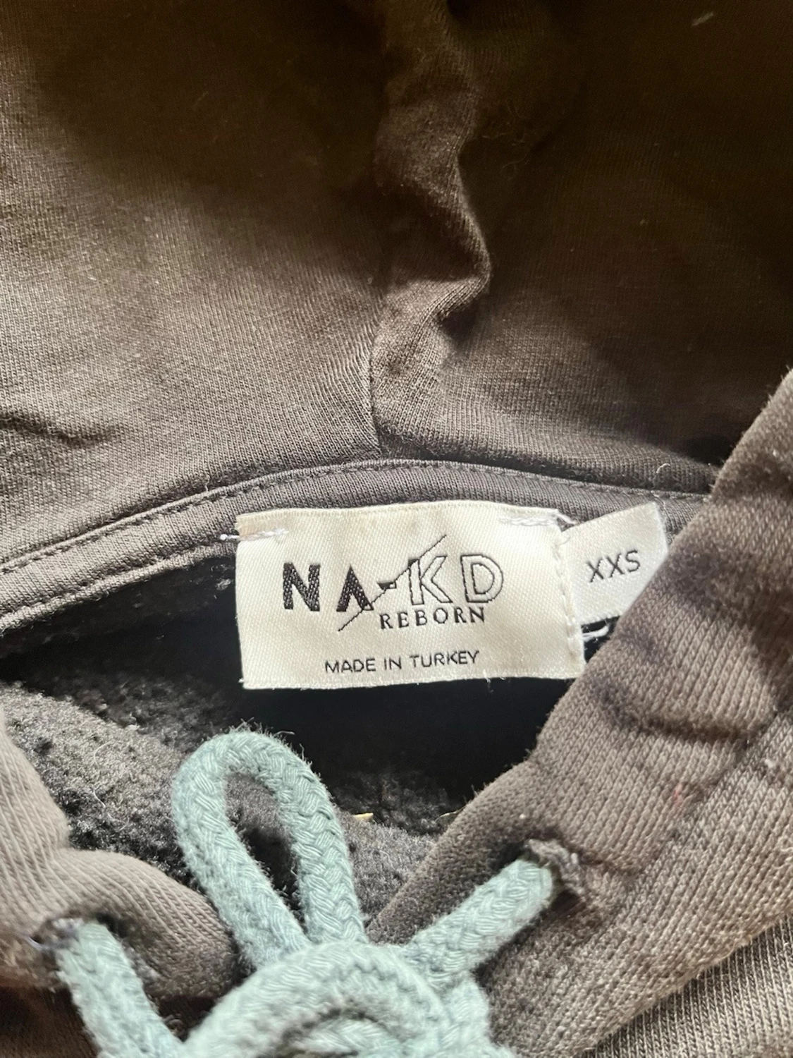 Svart cropped hoodie med huva - 2