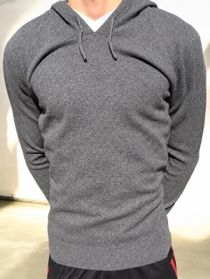 100% Merinoull Hoodie - Hej! Säljer en mycket fin grå stickad hoodie i 100% Högkvalitets Merinoull. Bra passform och oerhört skönt material. 10/10 skick, helt ny. Pris ej hugget i sten!