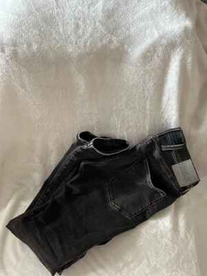 Replay jeans  - Tjena, säljer dessa feta replay jeans med lite unik tvätt. Fick dem i julas och nästan aldrig använda. Strl:31:32