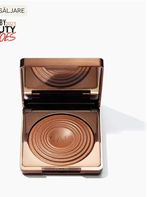 Caia glow bronser  - Säljer caias glow bronzer i Antigua. Den är använd men finns absolut mycket product kvar. Säg till om du vill ha bilder. Vill helst inte gå ner i pris. 