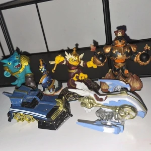 6st skylanders  - Hello i'm selling a few Skylanders for cheap price!!   A few do have damages as you see on picture, but they all work perfectly fine :)