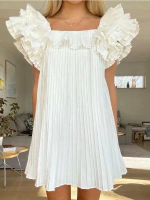 BYTE - Har den här klänningen i S och söker efter någon som kan tänka sig att byta mot xs, etiketten finns kvar!