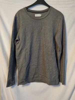 Grå tröja - Grå sweatshirt från Emilio i storlek S, fint skick