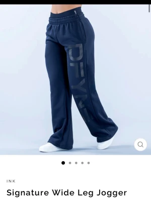 Dfyne - Helt nya mjukisbyxor från Dfyne strl XS, marinblåa.