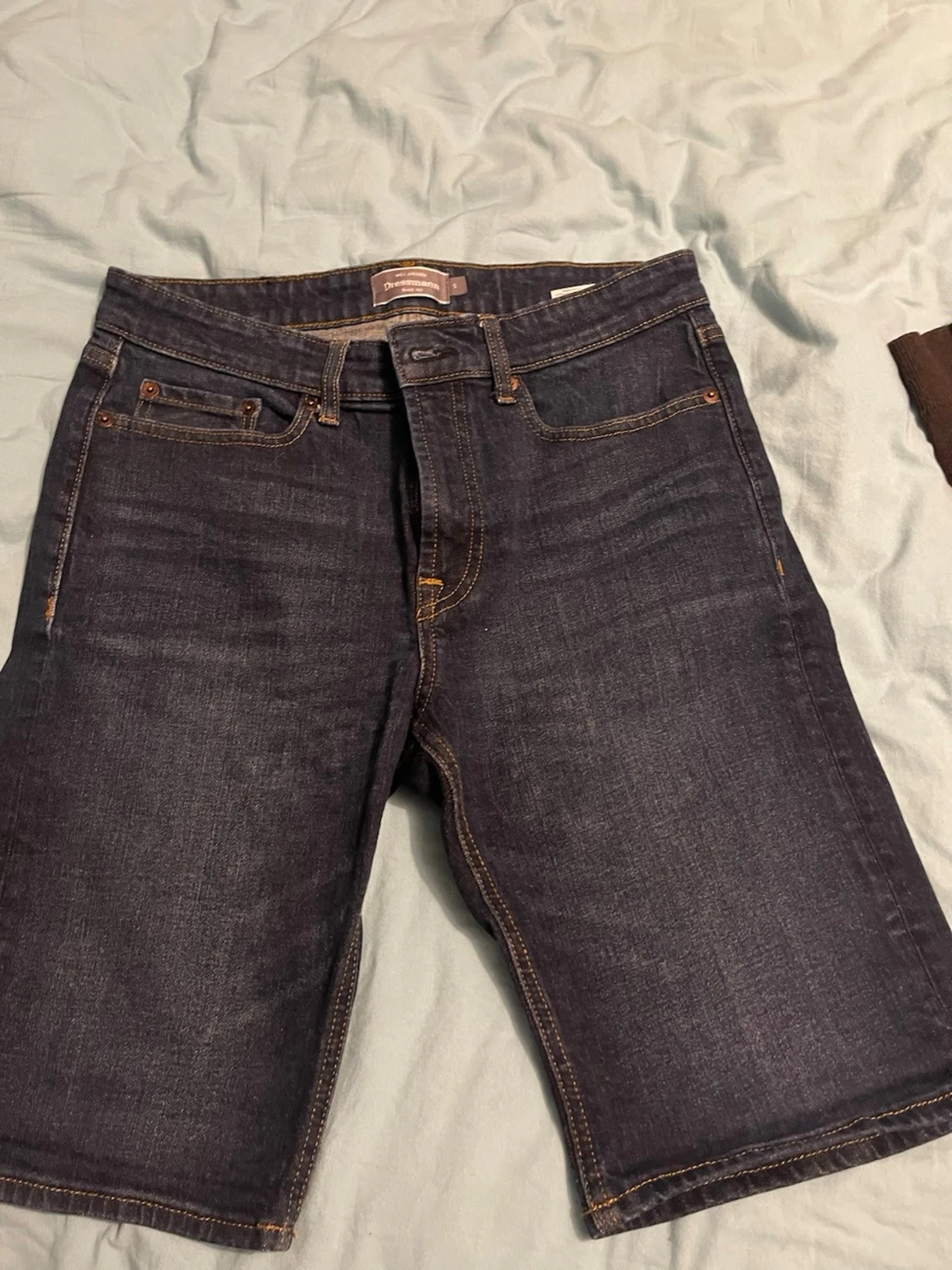 Mörkblå jeansshorts från Dressmann - 2