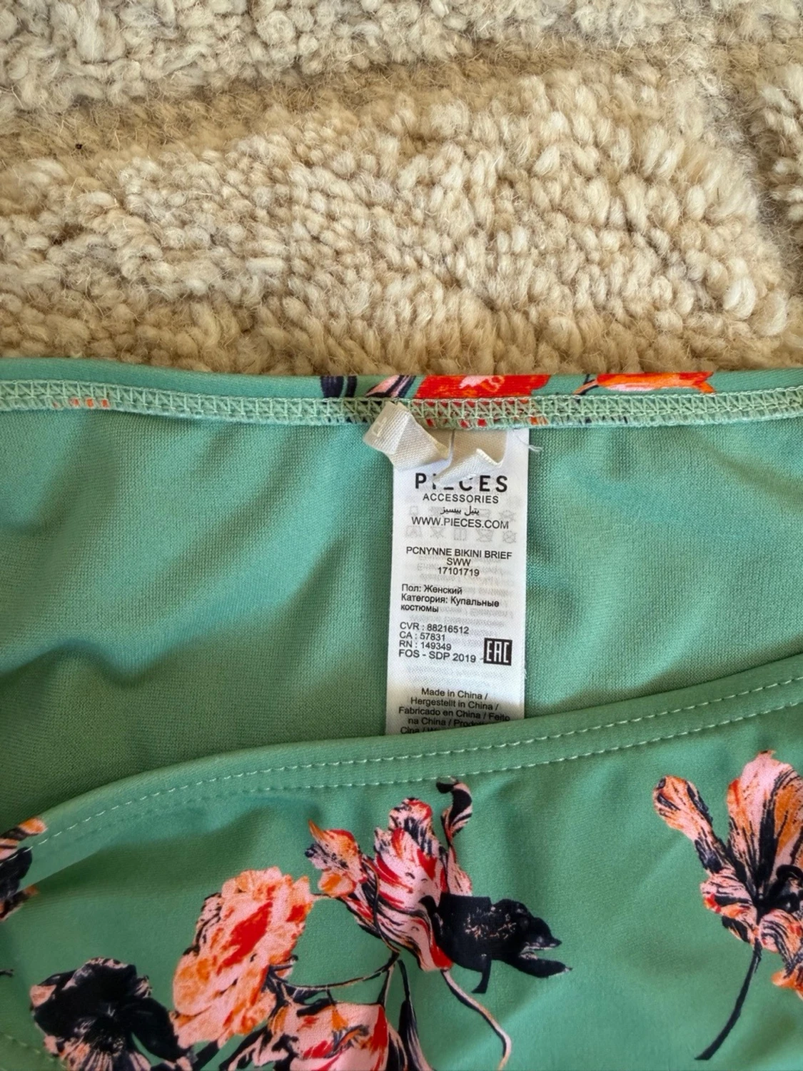 Blommiga bikiniunderdel från Pieces - 1