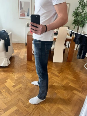 Jack and Jones jeans.  - Helt nya utan prislapp använd ett par gånger men inga defftekter alls och är regular fit. 