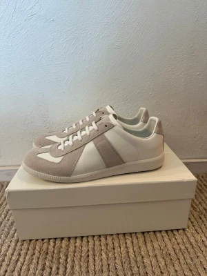 Maison Margiela gats - Hel vita Maison Margiela gats. Storlek 41 (passar även 42)