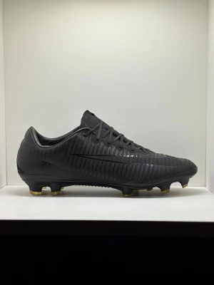 Nike Mercurial Vapor 11 - Nike Mercurial Vapor 11 Elite FG “Blacked out”🐈‍⬛  Size- 7.5 US/ 40.5 EU 🇪🇺   Condition- 9/10