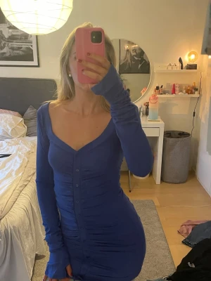 Klänning - Adsgn klänning. Som ny 