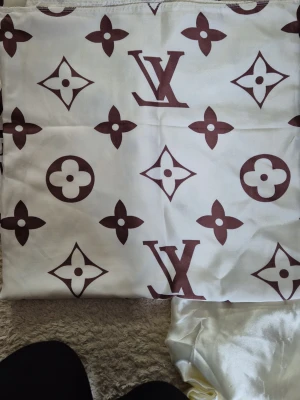 Sängkläder till dubbelsäng  - Sängkläder till dubbelsäng ingår 4 st örngott en påslakan och en underlakan helt nya oanvänd 