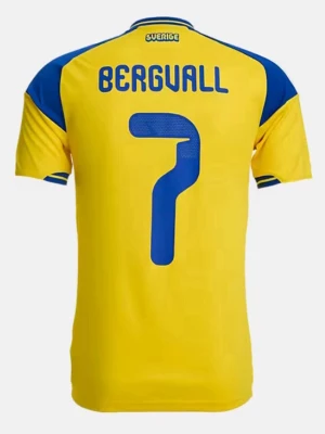 Sverige fotbollströja Bergvall 7 - Köp nu en Bergvall tröja med nummer 7. En av våra blivande vm hjältar denna är i storlek M. Just nu för endast 375 kr🔥🔥🔥 (tröjan har inte kommit än, dem kommer om ungerfär 14 dagar från 1 april, men du kan hjärna få reservera idag)