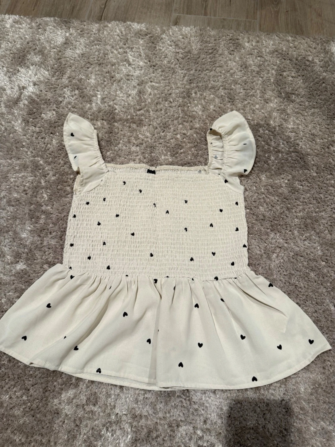 Vit topp med hjärtmönster från SHEIN