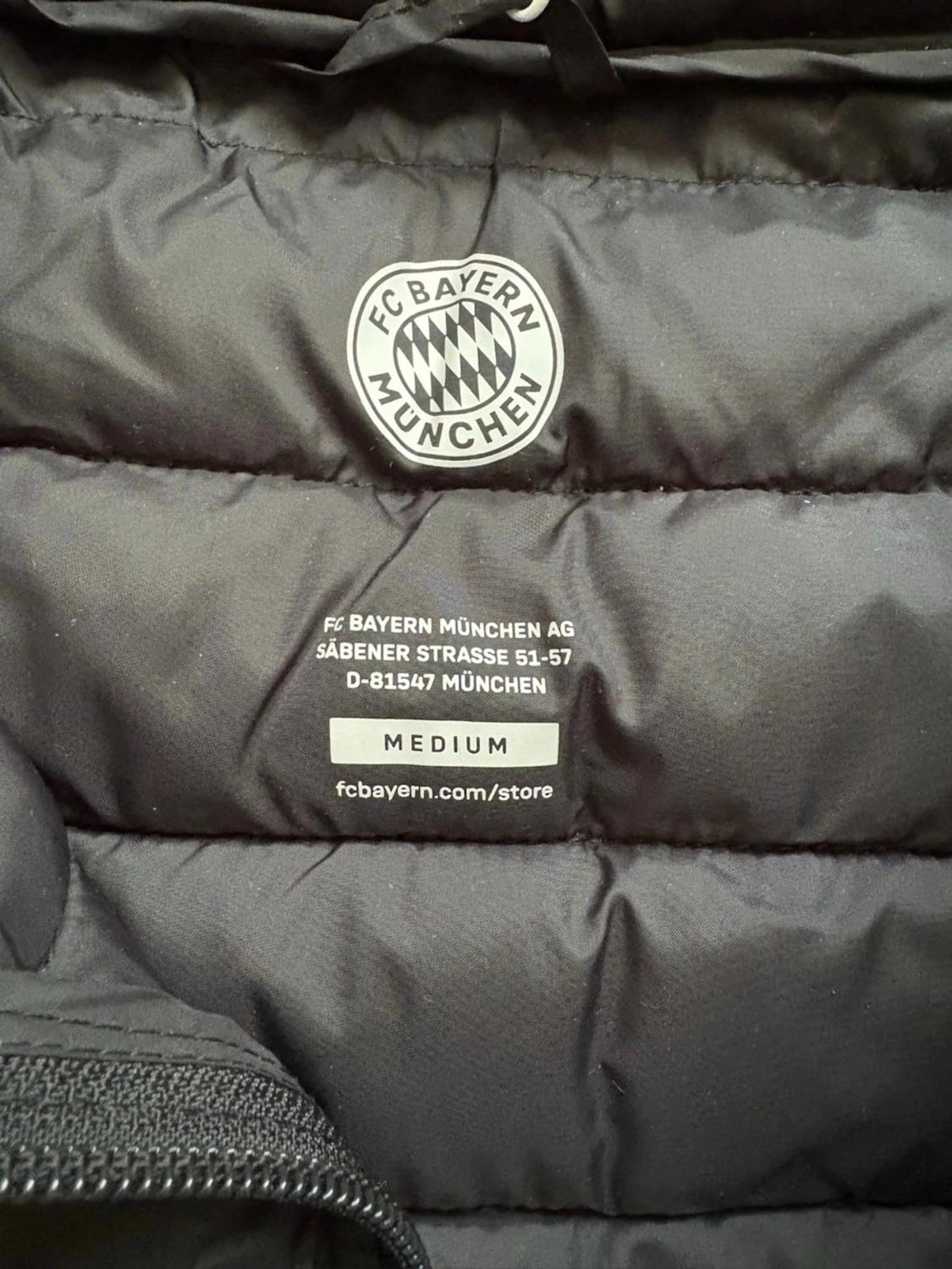 FC Bayern München svart dunjacka, storlek M - 1
