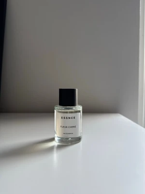 Essnce Fleur Chere  - Se bilder. 