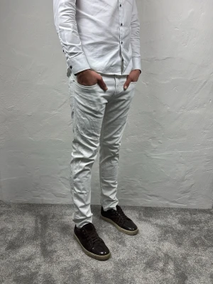 Replay jeans  - Ett par riktigt snygga jeans från Replay i storlek W34 L32 i modellen Anbbas 