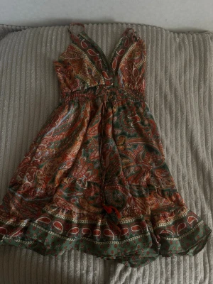 Jätte söt sommrig klänning❣️ - En as fin blommig och färgglad klänning köpt i Venice❣️ endast använt max 2-3 gånger!❣️