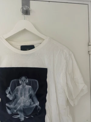 Limitato t shirt  - Storlek M, har inte använt den på länge där av säljer jag den. Riktigt snygg och pris går att diskutera.