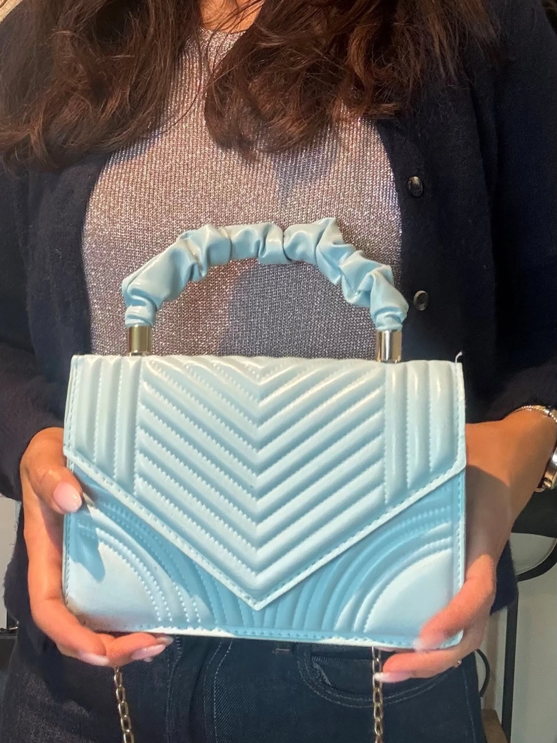 Ljusblå quiltad handväska med kedja - 6