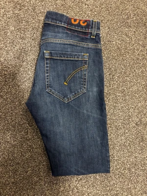 Dondup jeans - Sköna jeans från dondup, använda i gott skick. Kan gå ner i pris men dom sitter riktigt fint.