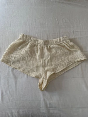 Gula loungewear  shorts  - Säljs pågrund av att jag tycker att de är för små. 🌸Hade alltså förmodligen passat en XXS!