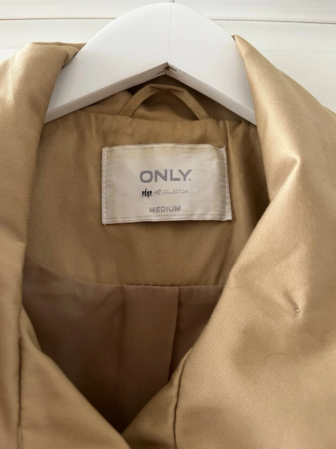 Beige trenchcoat från ONLY - 2