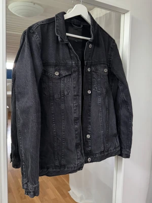 Svart jeansjacka från lager 157 - Svart jeansjacka från lager 157 i storlek s.😚