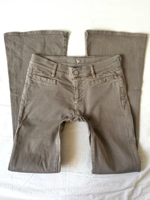 Lågmidjade bootcut jeans - Superfint skick! Midja: 74cm Innerben: 80cm