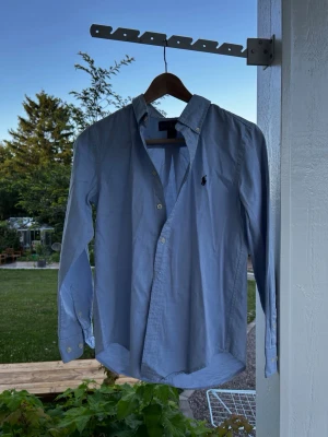 Jättesnygg Ralph lauren skjorta  - Ljusblå ralph lauren skjorta, utan några märken eller skavanker. 