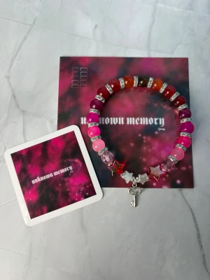 YUNG LEAN//UNKNOWN MEMORY - bracelet - ⭐️1st bracelet, sticker included ⭐️ ✨🤍 FREEBIES (godis & random stickers) ingår i alla beställningar över 70kr 🤍