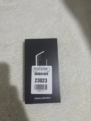 Samsung Galaxy S25 Ultra mobil - Samsung Galaxy S25 Ultra smartphone i svart, levereras i originalförpackning. Telefonen är helt ny och nypris på den är 9800. Kvitto finns och allt!!