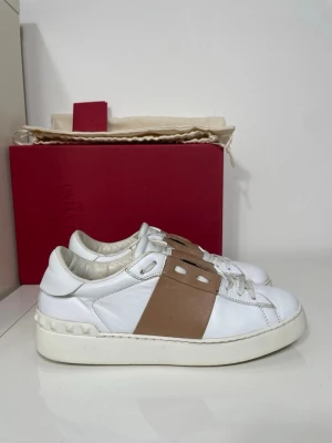 Valentino Open Skor  - Säljer nu dessa valentino Open skor, skriv för fler bilder/frågor🙌🏼