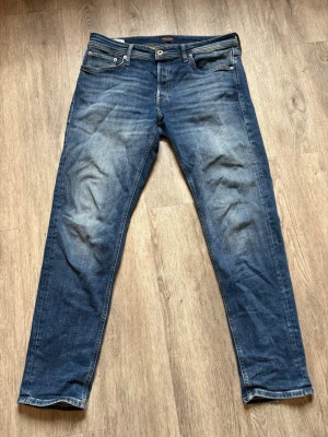 Jack Jones Mike - Tja! Säljer nu dessa snygga jeans med modellen Mike. Mycket bra skick, skickas samma dag som köp🤝