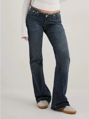 Mörkblå jeans från Nelly - Mörkblå jeans från Nelly låga💓