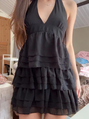 vintage klänning - jätte snygg klänning till sommaren!! inga defekter står storlek 12 som motsvarar s - xs tror jag jätte bra skick!!