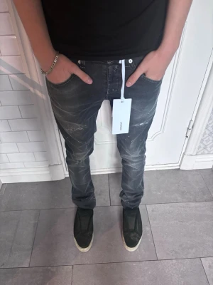 Dondup George jeans  - slitna Dondup George jeans - W29 - Skick 10/10 (Helt ny) - Hör av dig vid minsta fundering!