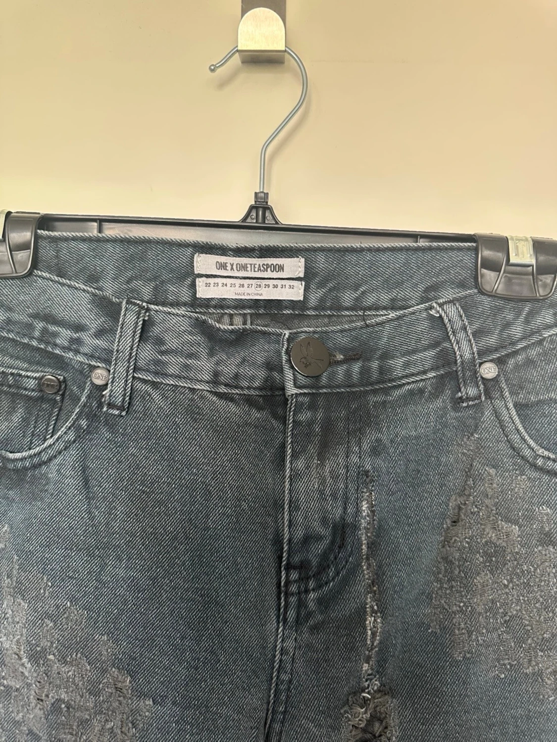 Grå slitna jeans från One Teaspoon W28 - 1