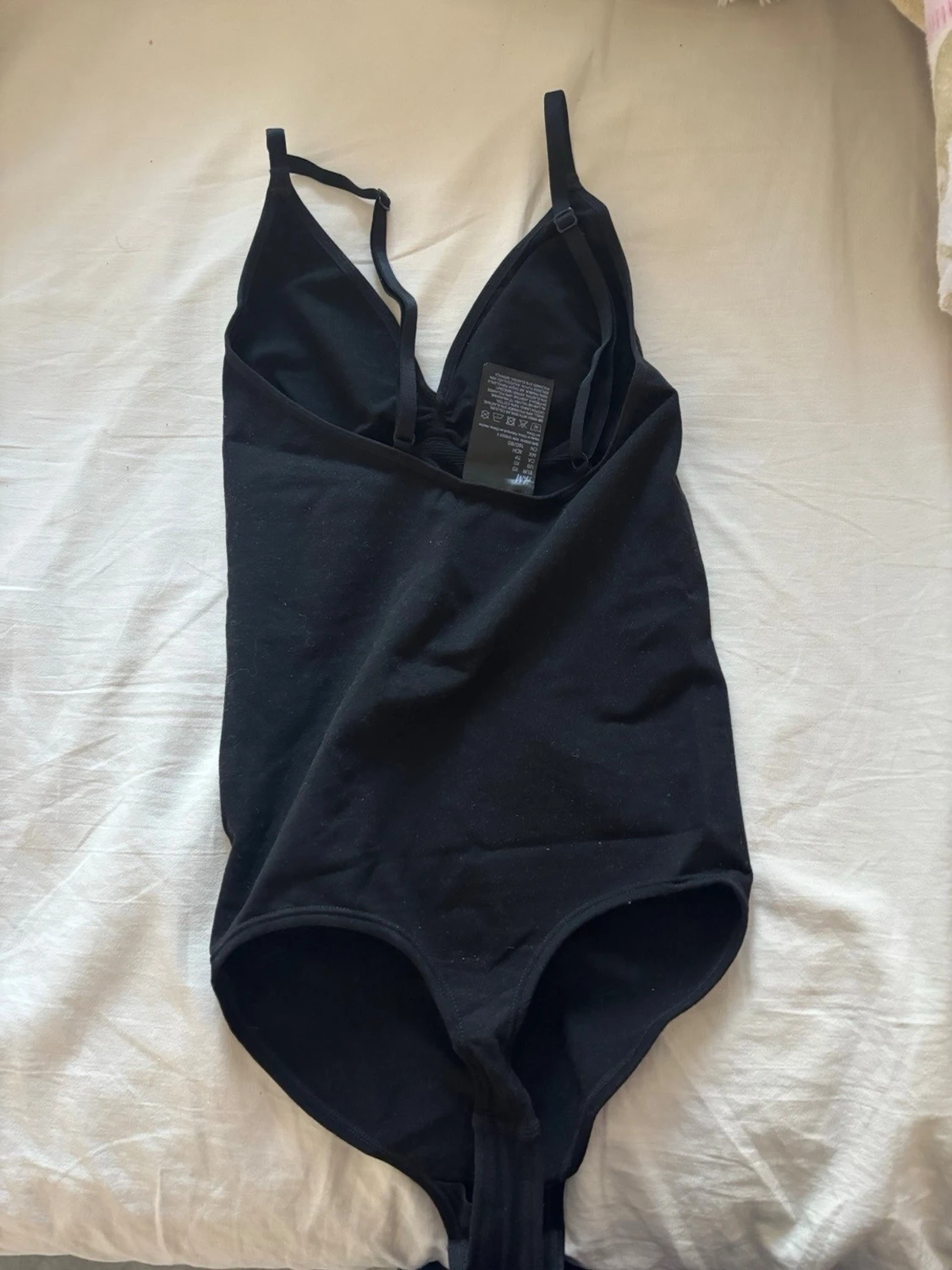 Svart body med smala axelband - 1