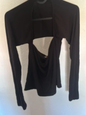 Gina långärmad som sitterihop med en tubtopp - Svart strlk m.