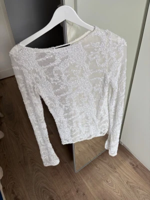 Fest topp från Bikbok - Jättefin fest topp från BikBok! Använd ett fåtal gånger. Säljer den nu då jag inte får användning av den. Köpt för 500. Storlek: xs