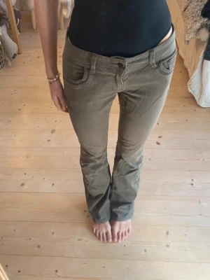 Lågmidjade gröna jeans - SÅÅ snygga