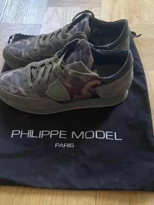 Philippe model skor - Philippe model skor, super skick . storlek 42, hör av dig vid funderingar! 